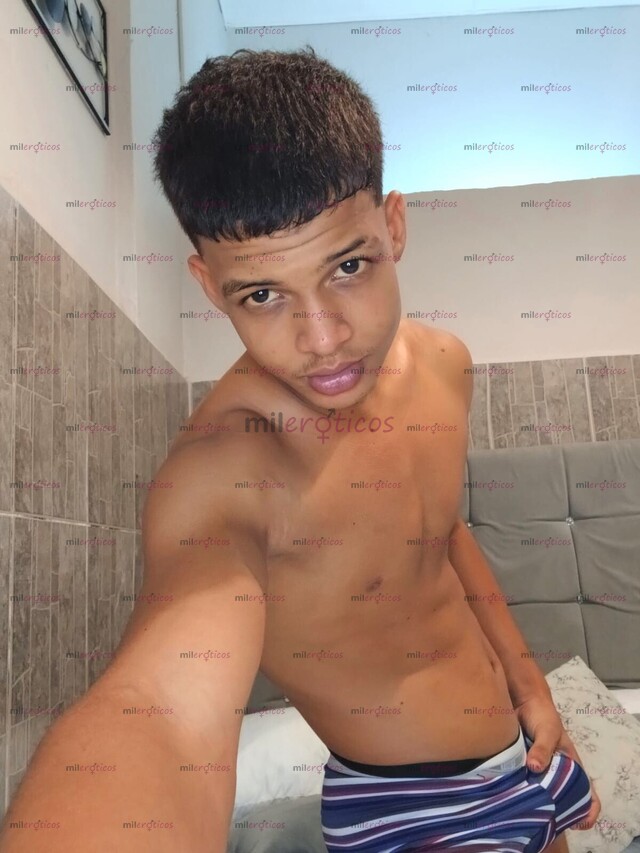 FOTOS DE HELLO SOY AUSTIN JOVEN SCORT CON UNA RIKA VRG DE 22CM BABY