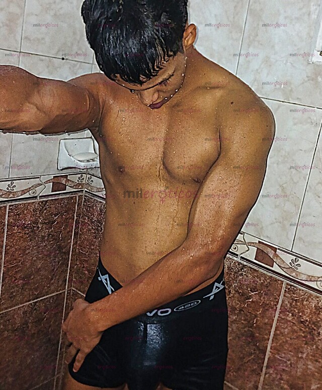 FOTOS DE HELLO SOY AUSTIN JOVEN SCORT CON UNA RIKA VRG DE 22CM BABY