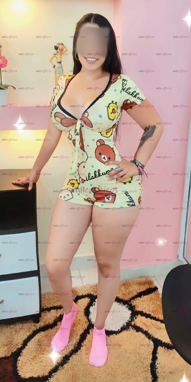 FOTOS DE HERMOSAS CURVAS TETONA OPERADA DE CENOS Y CON CULASO NATURAL