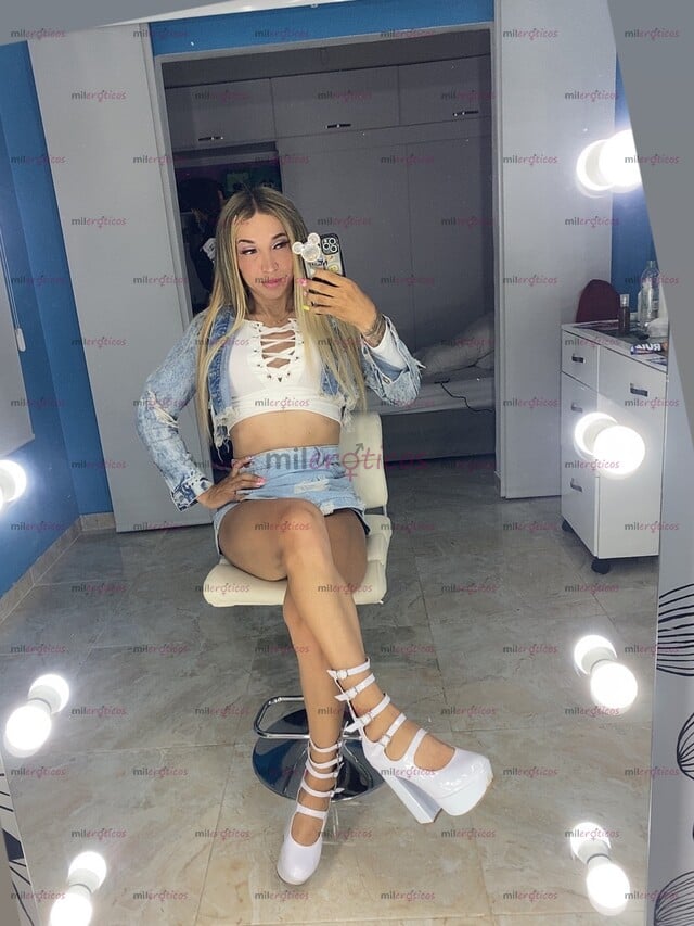 FOTOS DE LINDA RUBIA UNIVERSITARIA OPERADA TETONA CULONA CARIÑOSA AMANTE A LAS POLLAS.
