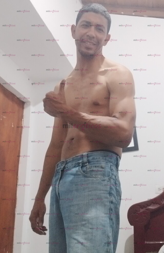 FOTOS DE CHICO JOVEN VENEZOLANO ALTO Y BIEN DOTADO COMPLACIENTE