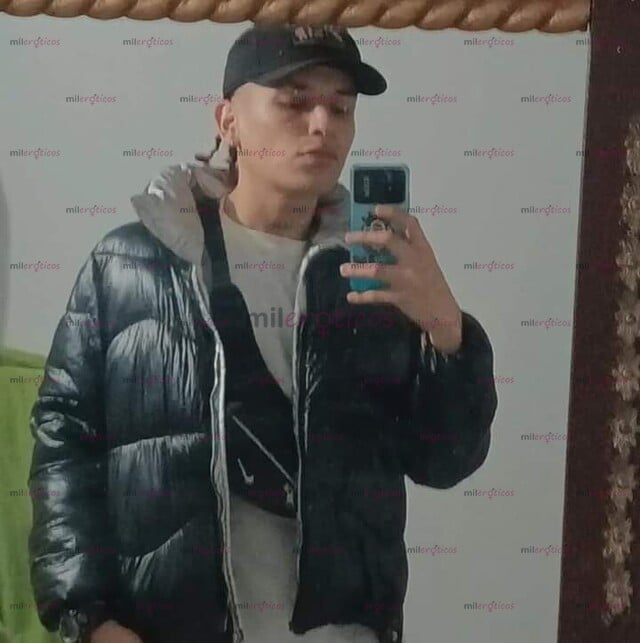 FOTOS DE UN PAISA MASCULINO VERSATIL MAS ACTIVO BIEN DOTADO MUY DOMINANTE Y COMPLACIENTE.