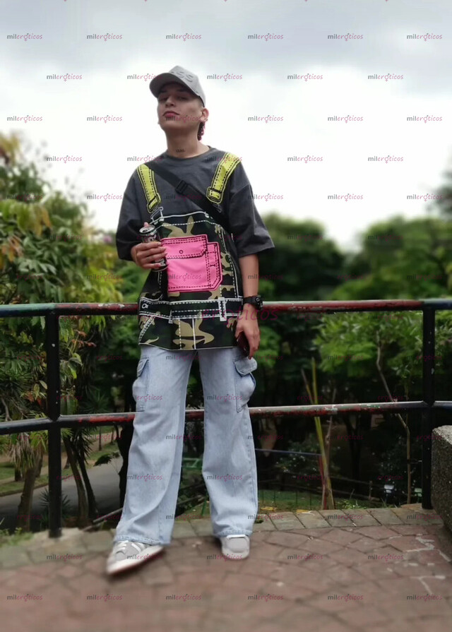 FOTOS DE UN PAISA MASCULINO VERSATIL MAS ACTIVO BIEN DOTADO MUY DOMINANTE Y COMPLACIENTE.
