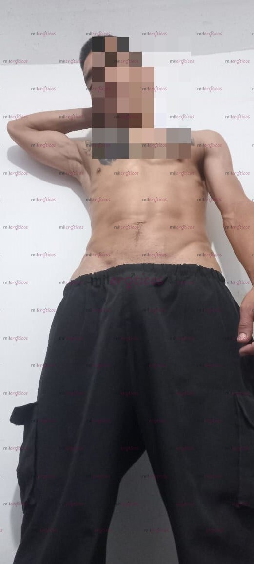 FOTOS DE FLACO MORENO HETERO PARCHADO,DISPUESTO A CUMPLIR TUS FANTACIAS