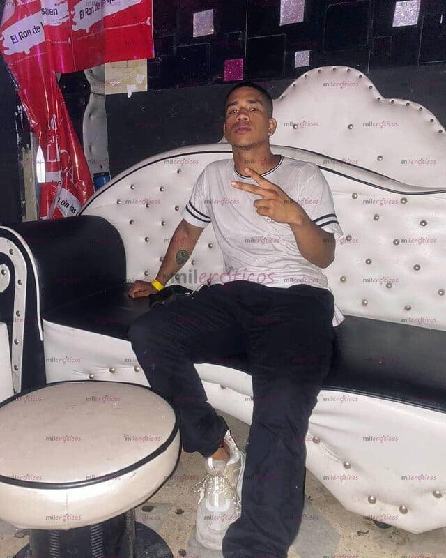 FOTOS DE JOVEN DE 25 AÑOS CON UNA GRAN VERGA PARA DARTE MUCHA LECHE,ESCRÍBEME....