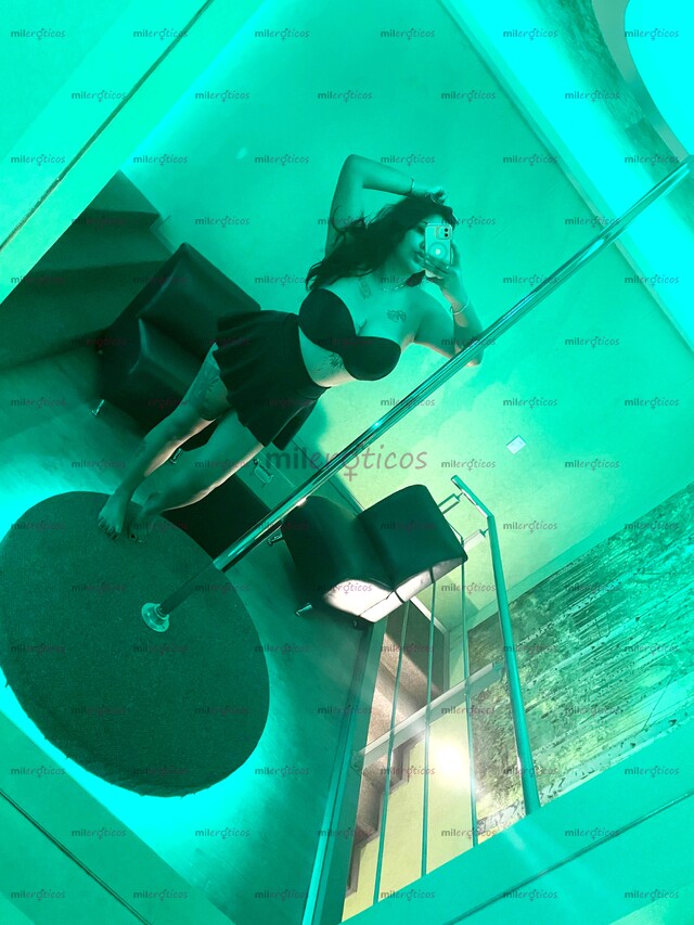 FOTOS DE CALIENTE, CULONA & UNA PUTA EN LA CAMA!! SIN TAXI CONTÁCTAME