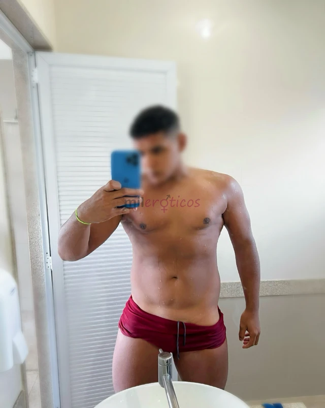 Faco academia tenho um port fisico grande sou alto moreno masculo discreto macho nao tenho local mas atendo em motel hotel sua residencia sexo com pre...