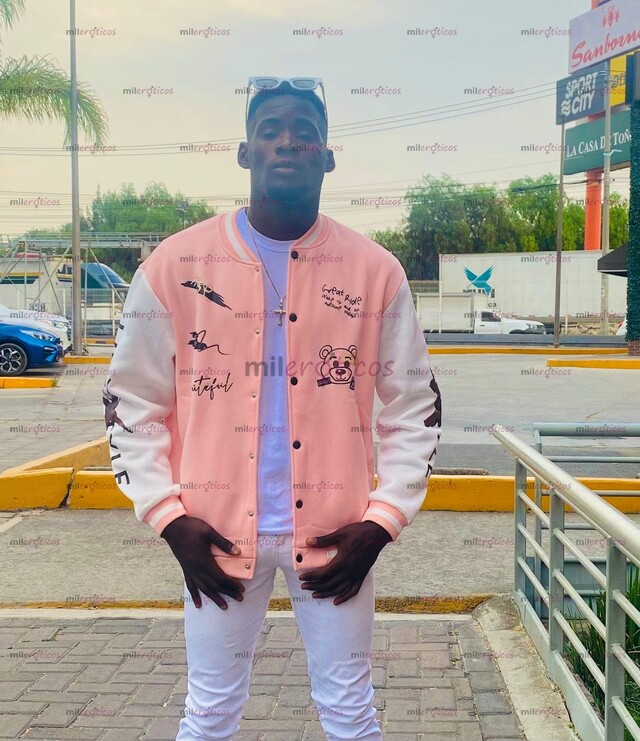 FOTOS DE COMPLACE TUS GANAS EN EL RING CON ESTE MORENO BOXEADOR... NO TE VAS A ARREPENTIR