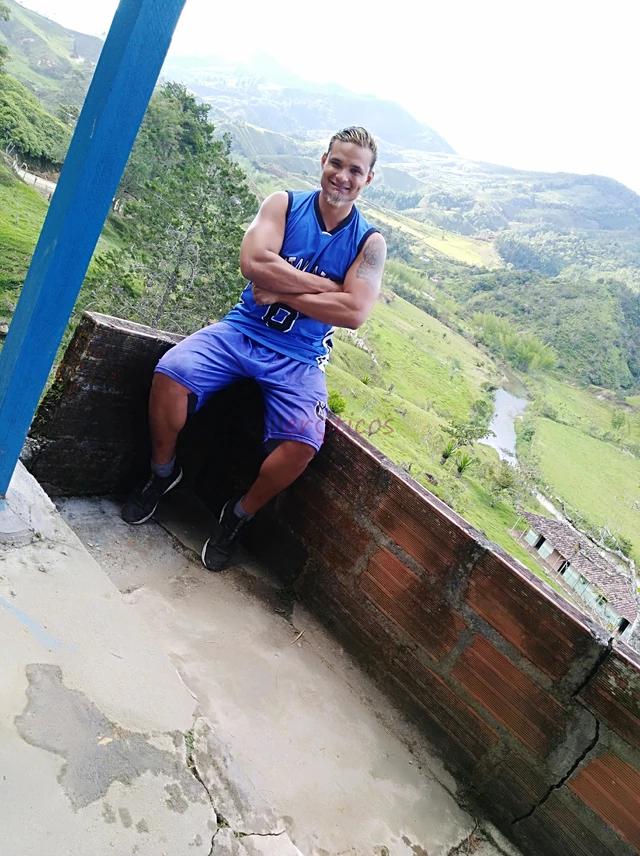 Hombre dotado pico 21 cm que te hara un sexo exquisito trato de pololos y buena atencion quizas quedes enamorad cuento con tus expectativas soy un gig...