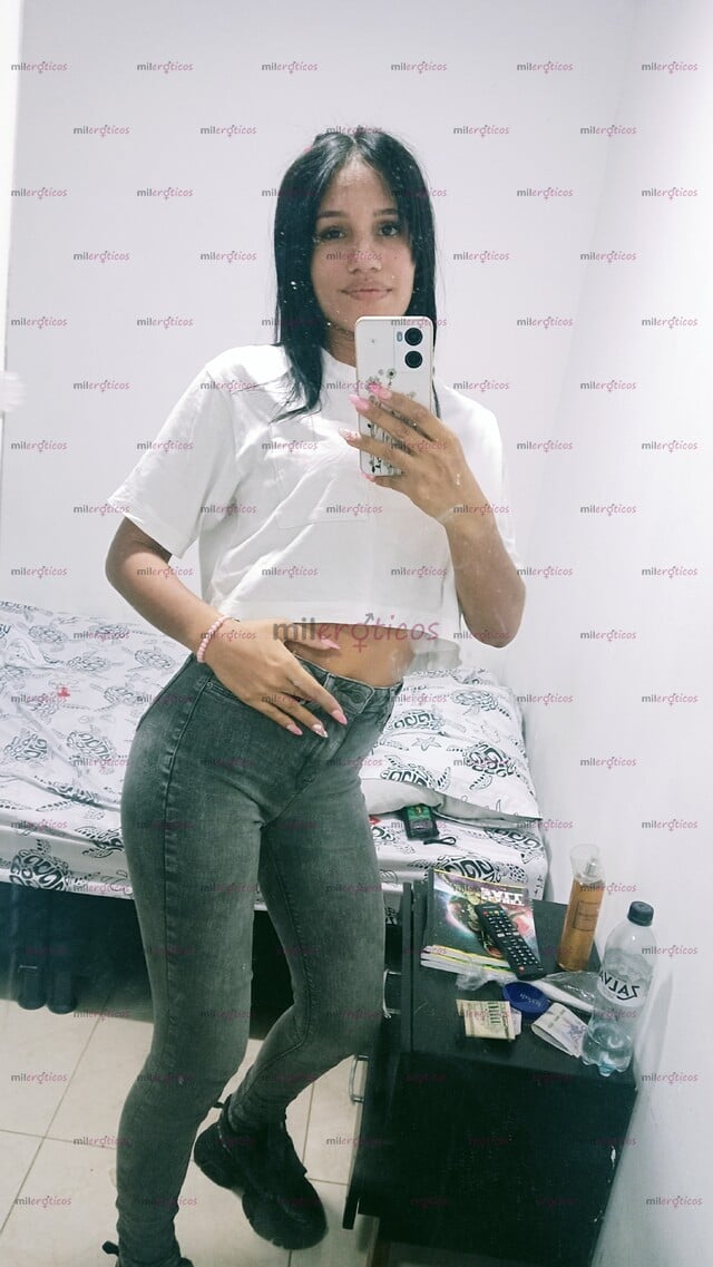 FOTOS DE TU SEXI FLACA LLEGÓ PARA CUMPLIR TUS DESEOS ERÓTICOS PARA QUE DISFRUTES CONMIGO