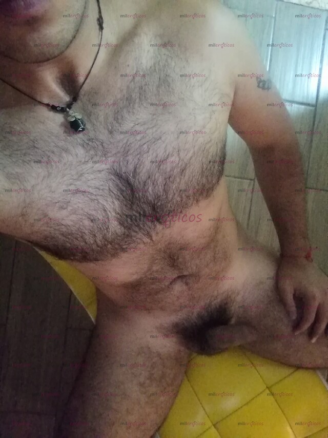 FOTOS DE BELLUDO ACTIVO JOVEN MORENO EN LA CIUDAD POCOS DIAS