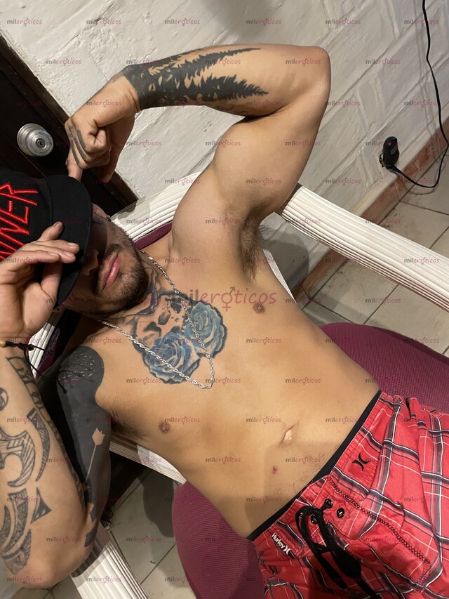 FOTOS DE JOVEN HETERO CURIOSO COMPLACIENTE DE CUALQUIER SEXO O CUALQUIER FANTASÍA