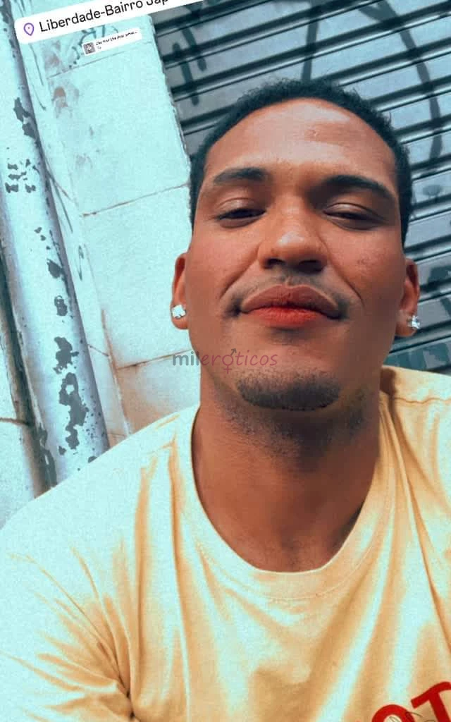 Ola me chamo miller tenho 25 anos sou versatil bem putao faco de tudo para lhe dar o prazer merecido tenho 19 cm de rola e uma bunda grande para voce...
