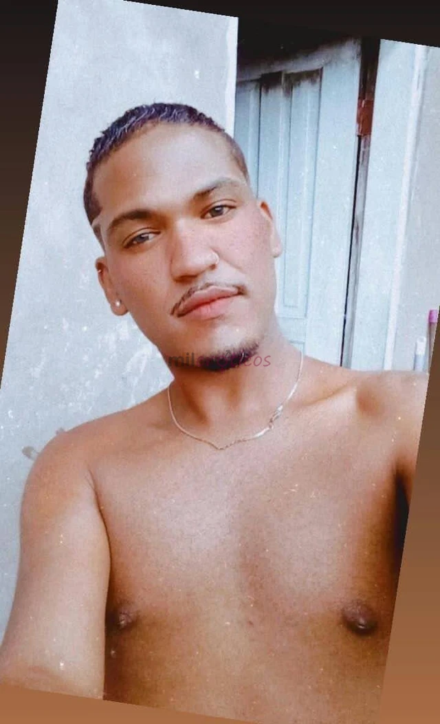 Ola me chamo miller tenho 25 anos sou versatil bem putao faco de tudo para lhe dar o prazer merecido tenho 19 cm de rola e uma bunda grande para voce...