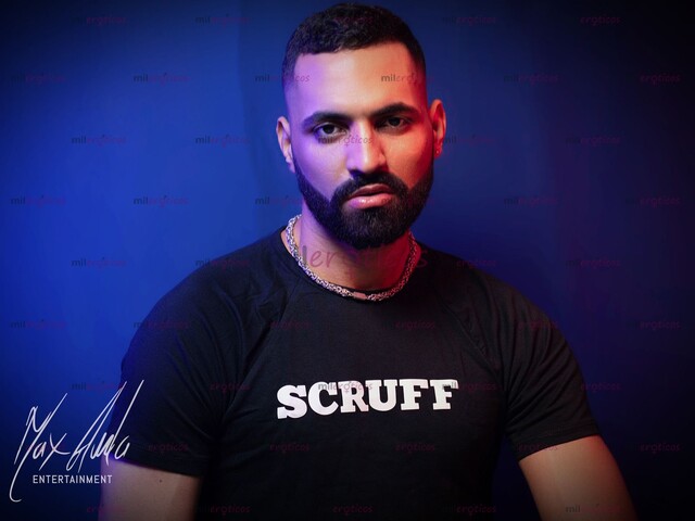 FOTOS DE CHICO LATINO VERSÁTIL BIEN DOTADO, SOLO INTERESADOS