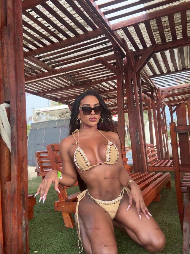 FOTOS DE CAROLINA INTERNACIONAL PIEL MORENA FEMENINA ÚNICA FIESTERA VERSÁTIL LECHERA