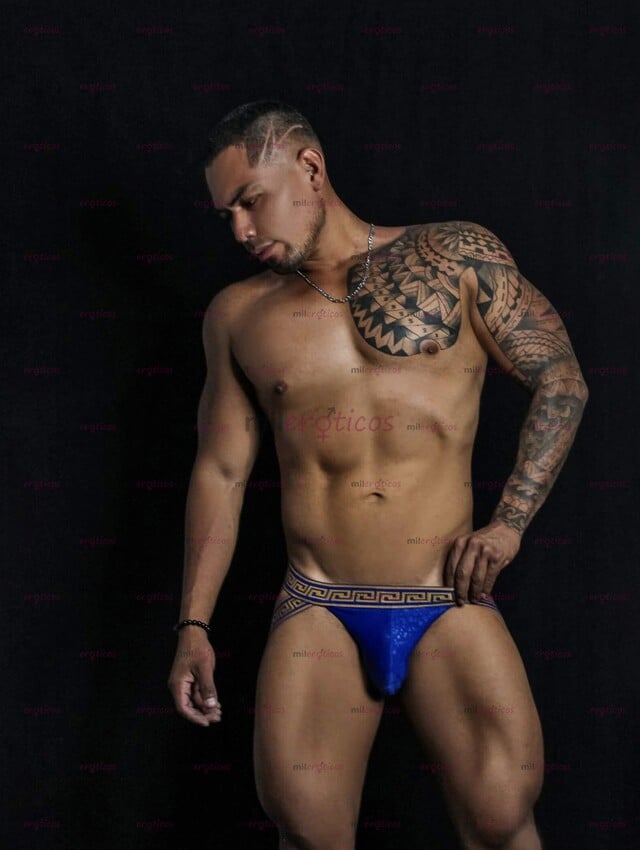 FOTOS DE ACTIVO VARONIL SEMENTAL GUAPO FITNESS ENTRENADOR TATUADO