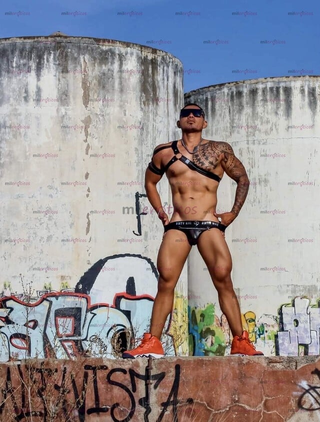 FOTOS DE ACTIVO VARONIL SEMENTAL GUAPO FITNESS ENTRENADOR TATUADO