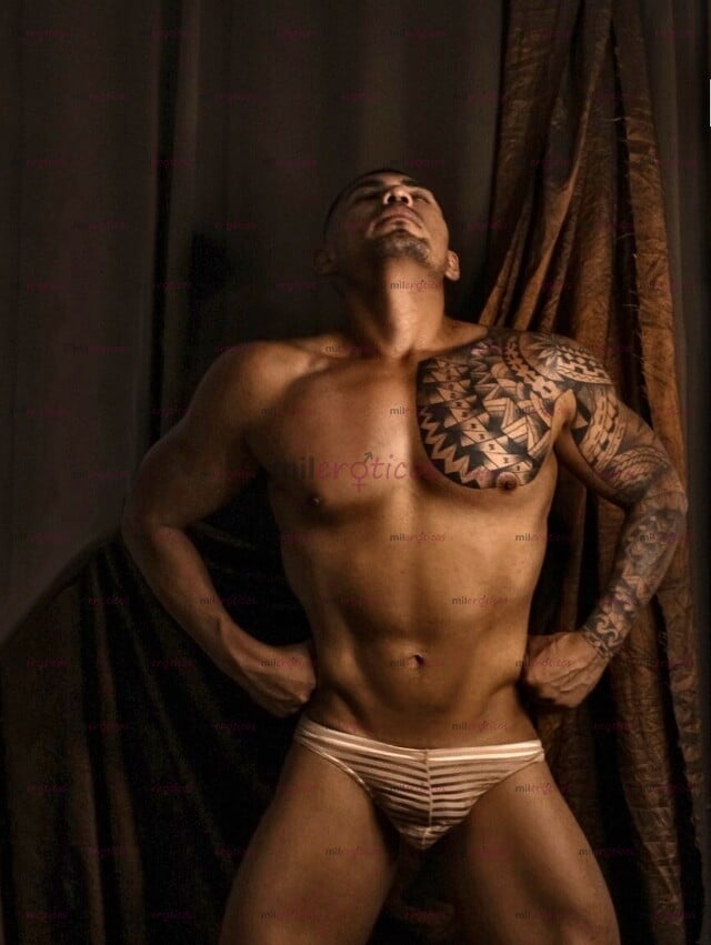 FOTOS DE ACTIVO VARONIL SEMENTAL GUAPO FITNESS ENTRENADOR TATUADO