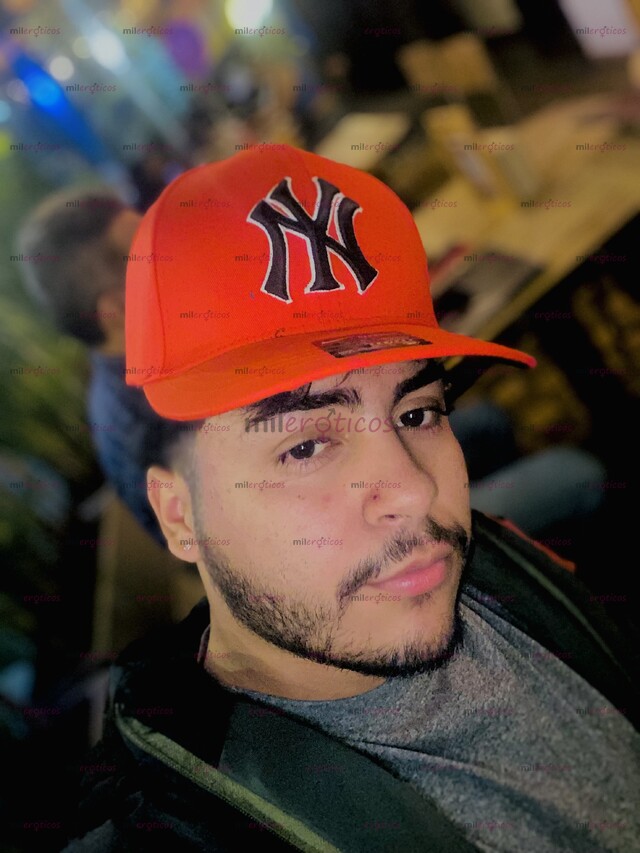 FOTOS DE JOVEN POLLO. VENEZOLANO. Y MUY CALIENTE VERSATIL