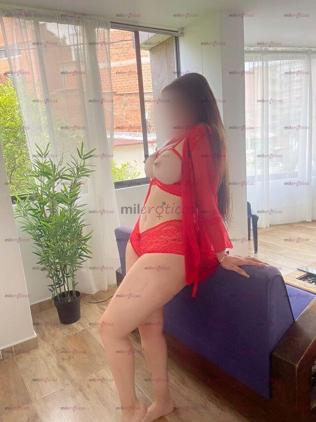 FOTOS DE LINDA Y MUY COMPLACIENTE PELINEGRA CON DESEOS DE SEXO