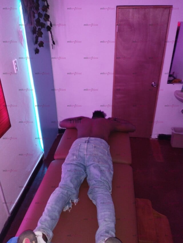FOTOS DE ME LLAMO JUNIOR SOY MASAJISTA . AUXILIAR ENFERMERÍA TITULADO,