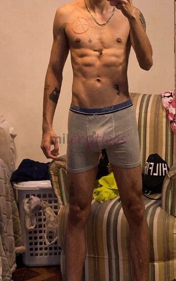 Vamos nos conhecer e curtir sou uma otima companhia para todos lugares pois sou bem ecletico e me adapto bem nao tenho restricoes alimentares gosto de...