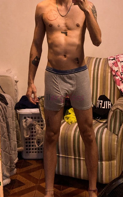 Vamos nos conhecer e curtir sou uma otima companhia para todos lugares pois sou bem ecletico e me adapto bem nao tenho restricoes alimentares gosto de...