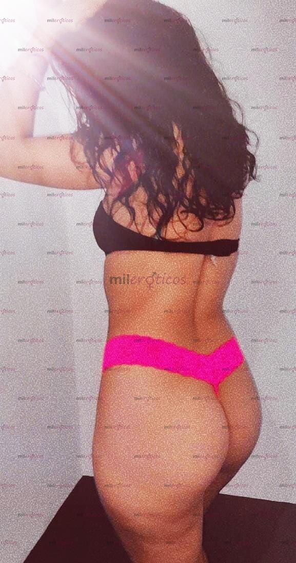 FOTOS DE UNA MORENITA MUY HERMOSA TAN SOLO 22 AÑITOS.....