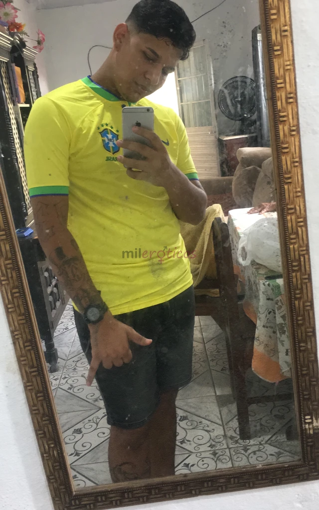 Oii meu queridos sou um novinho de 23 em busca de ter prazeres e dar prazeres estou em busca de curtir e me divertir em meio a esse mundo doido e comp...
