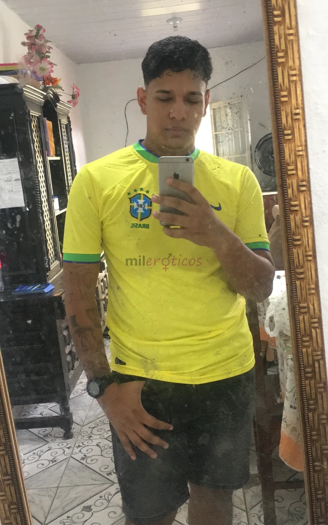 Oii meu queridos sou um novinho de 23 em busca de ter prazeres e dar prazeres estou em busca de curtir e me divertir em meio a esse mundo doido e comp...
