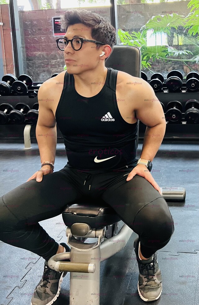 FOTOS DE LATINO MORENO PASIVO CON BUENA VERGA. TRATO DE NOVIOS