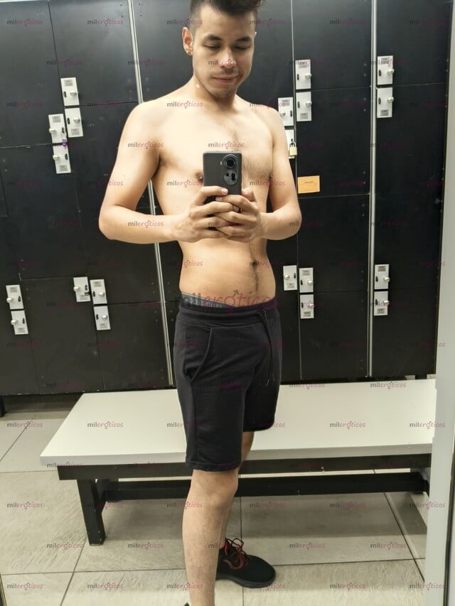 FOTOS DE SOY UN VATO TIERNO, CALIENTE, PASIVO Y FETICHISTA.