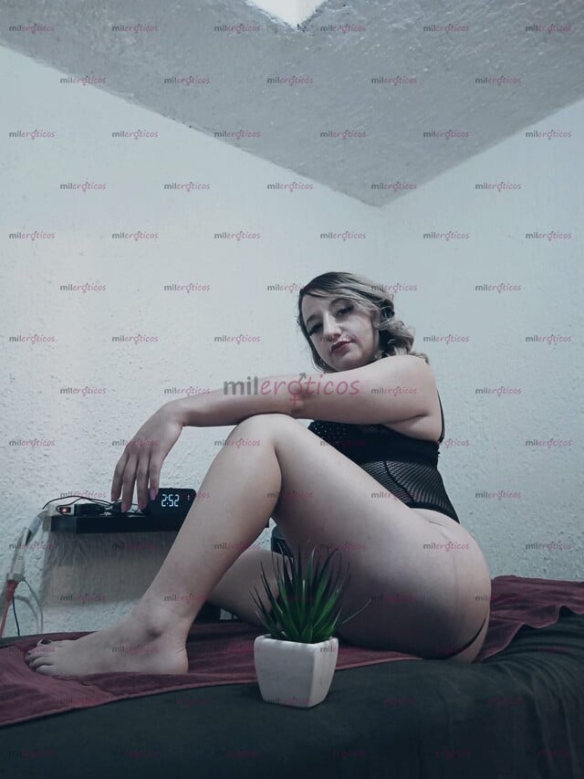 FOTOS DE SEXY BONITA Y FETICHISTA ME GUSTA HACER COSAS CON LOS PIES Y MIS MANOS TRAVIESAS
