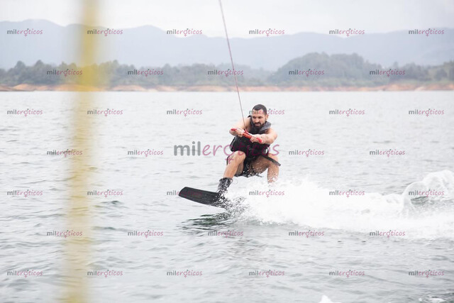 FOTOS DE KORY MACHO PELUDO Y BARBUDO EDUCADO PERO CALIENTE