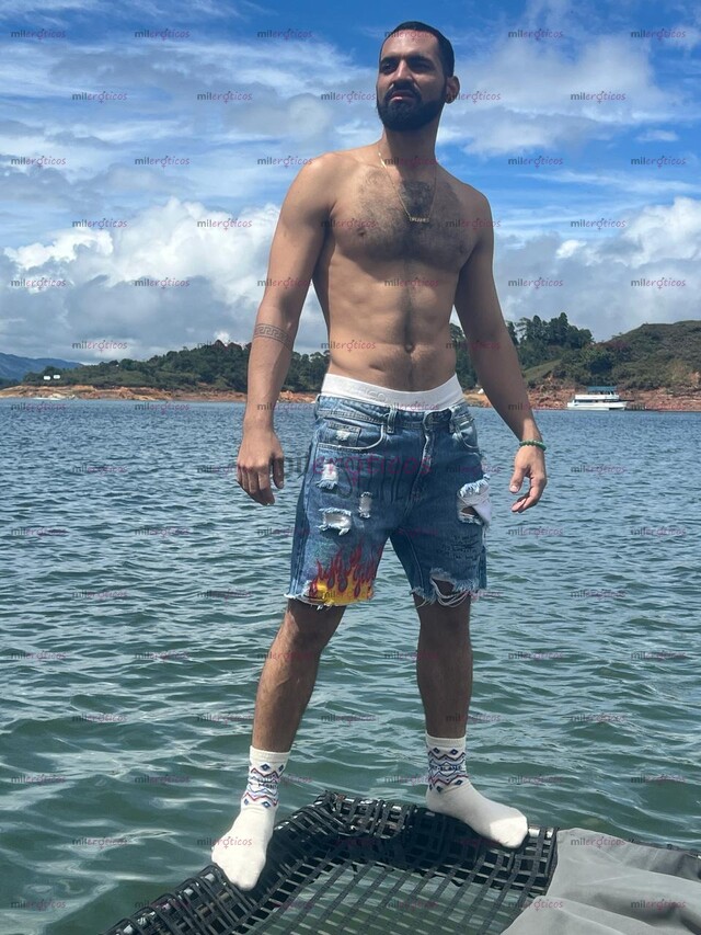 FOTOS DE KORY MACHO PELUDO Y BARBUDO EDUCADO PERO CALIENTE