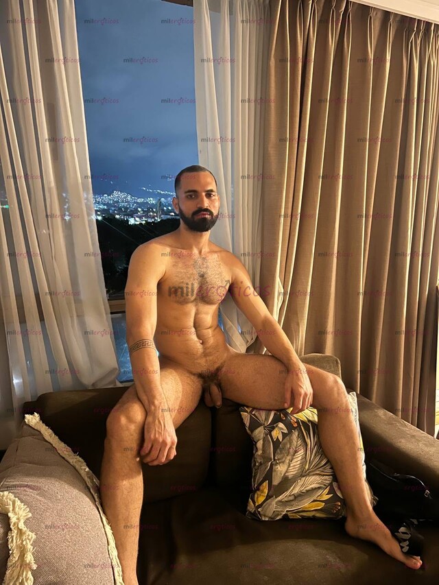 FOTOS DE KORY MACHO PELUDO Y BARBUDO EDUCADO PERO CALIENTE