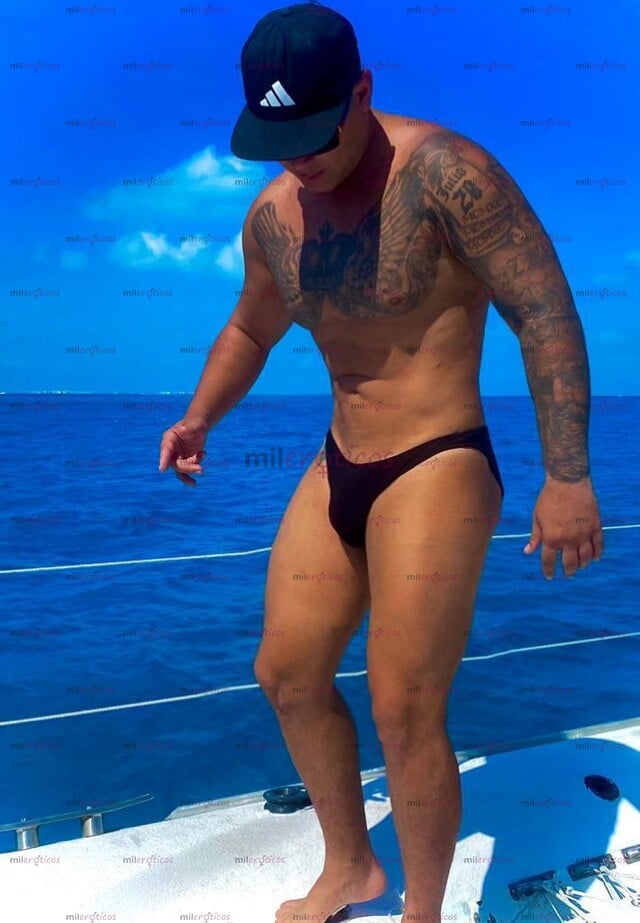 FOTOS DE DIONICIO LATINO CALIENTE SEXI Y DOTADO DISFRUTA DE UN VERDADERO SEXO