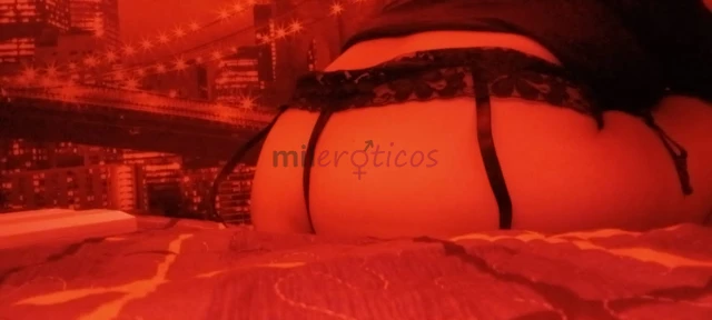 Pero tengo una fantasia sentir tus dedos en mi cuerpo dejemos las palabras vacias y vayamos a algo importante quiero ser una cereza dulce y jugosa en...