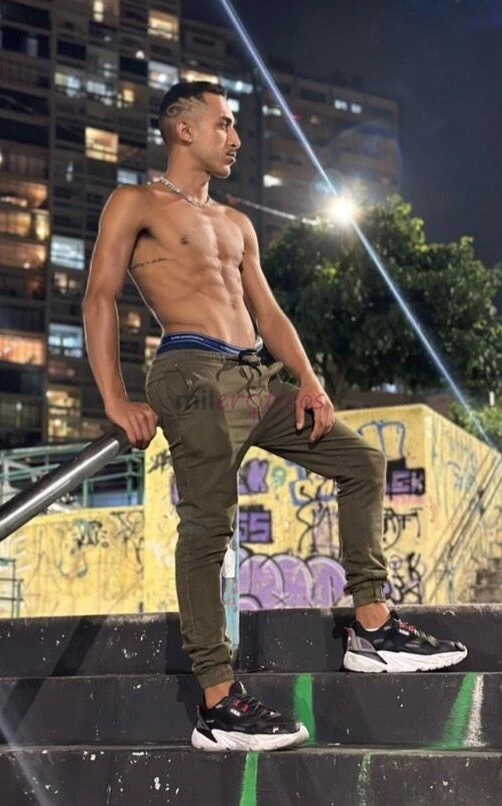 Seja bem vindo a ao meu perfil para quem procura um atendimento de qualidade e excelencia parabens voce encontrou meu nome e vinicius tenho 24 anos te...