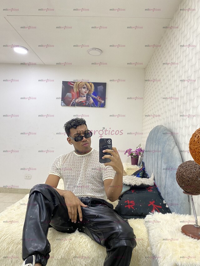 FOTOS DE BISEXUAL, MORENO,RECIÉN EXPERIMENTADO CON MANES, VERGA GRUESA.