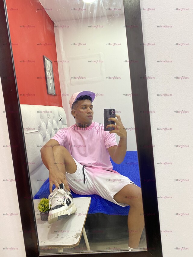 FOTOS DE MORENO, BISEXUAL, RECIÉN EXPERIMENTADO CON MANES, VERGA GRUESA, FULL COMPLACIENT