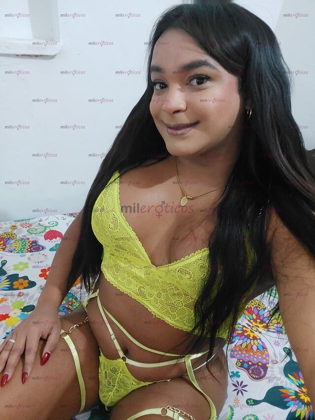 FOTOS DE PAOLA CHIQUITA FEMENINA VIP CON UNA VERGOTA ENTRE LAS PIENAS Y CULO ESTRECHITO