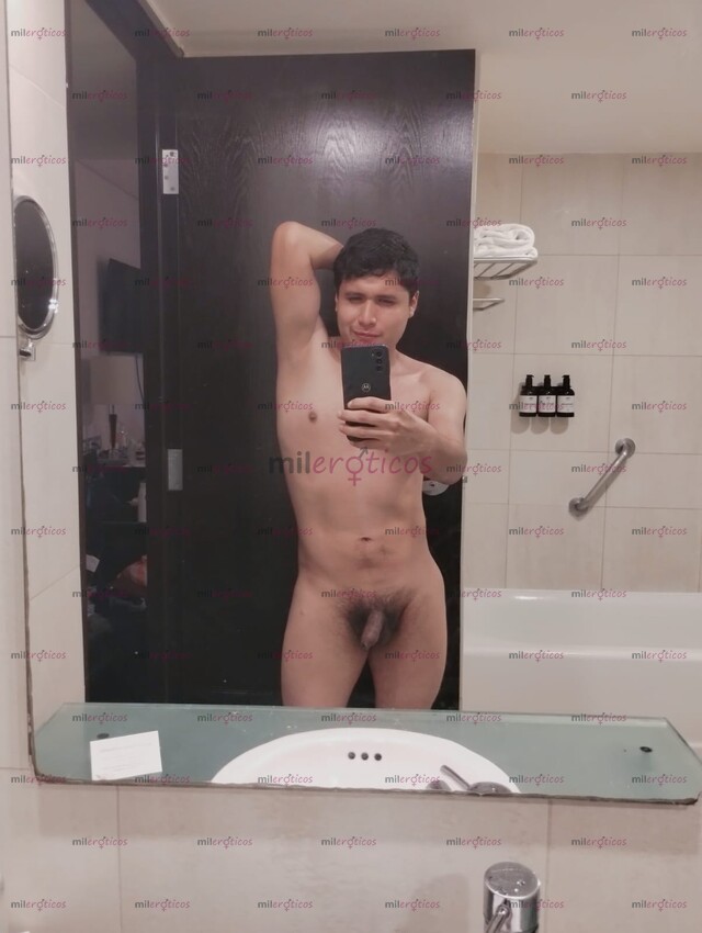 FOTOS DE SOY UN CHICO COMPLACIENTE Y SUMISO PARA QUE HACERTE GOZAR.
