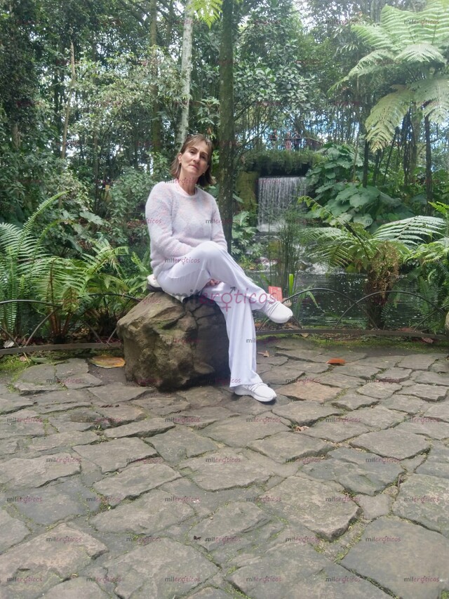 FOTOS DE UNIDAD DE MASAJES CORPO SENSITIVOS. CON MADURA