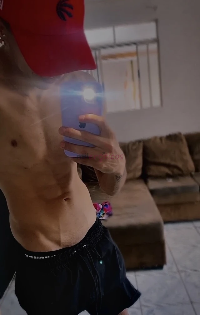 Me chamo roger ferraz tenho 25 anos sou tatuado e tenho 1 79 de altura e muita disposicao para te realizar e satisfazer todos os seus desejos vamos ba...