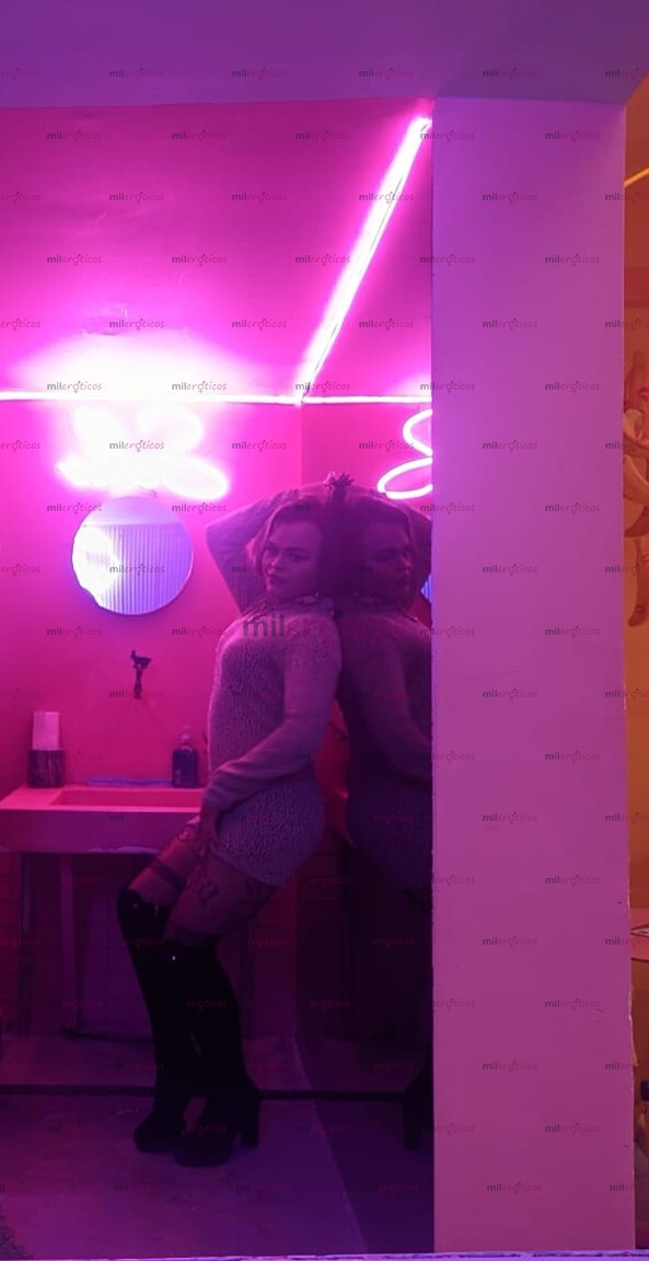 FOTOS DE LINDA TRANS, DE BUENAS CADERAS PARA CABALGARTE BEBE, DISFRUTA MI CULITO EN 4