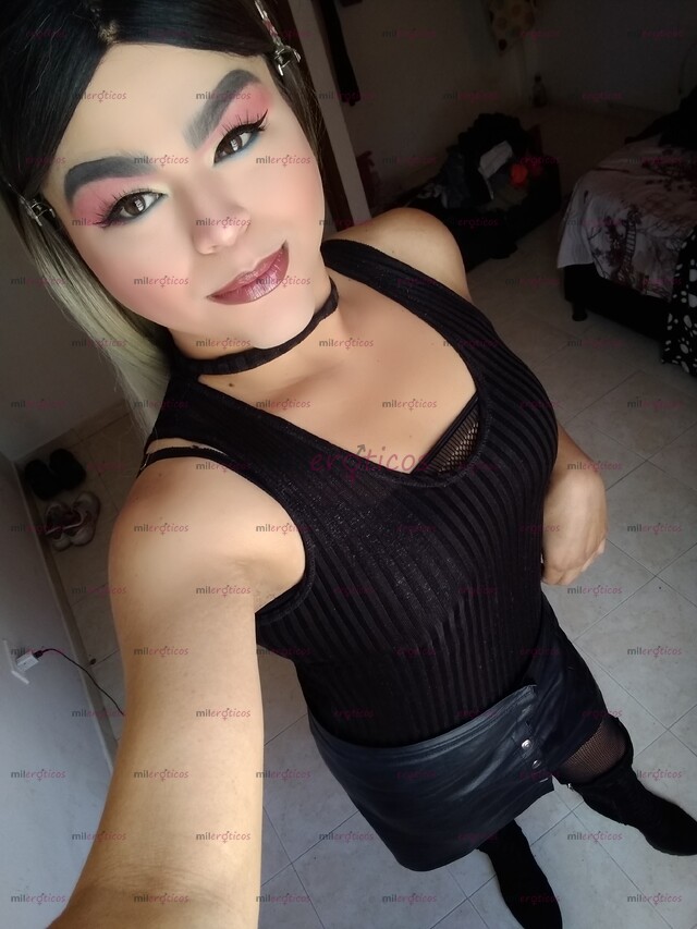 FOTOS DE LINDA TRANS, DE BUENAS CADERAS PARA CABALGARTE BEBE, DISFRUTA MI CULITO EN 4