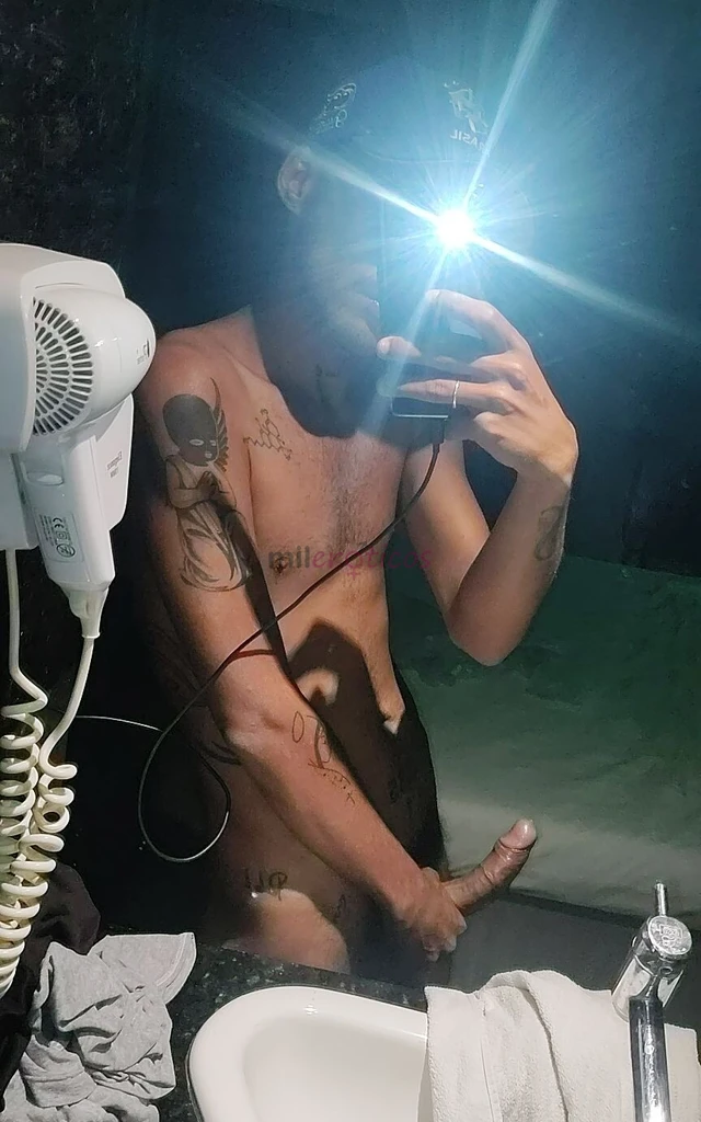 Moreno macho tatuado sem frescura 169 de altura 60 kl 19 cm pentelhudo afim de uma boa foda e so chamar aceito credit debit px local bem discreto e so...