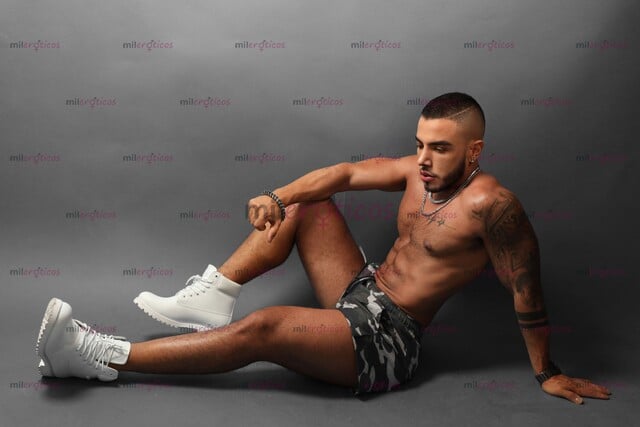 FOTOS DE COLOMBIANO MACHO ACTIVO GUAPO Y MUY LECHERO PREÑADOR
